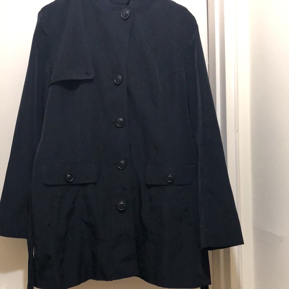 Esprit rain coat. - Picture 4 of 7